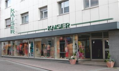 Außenansicht Modehaus Kaiser in Hanau-Großauheim